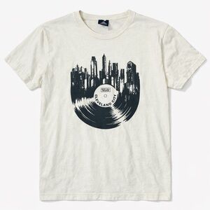 Cleveland City Rock Hall Records Hall of Fame Vinyl Skyline Graphic T-Shirt Sz M